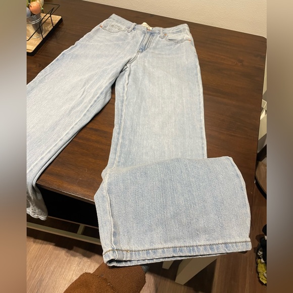 Universal Thread Womens High Rise Flare Jeans. Size 2/26R. - Picture 7 of 8